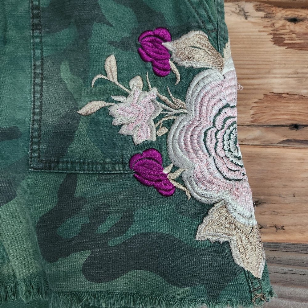 Free People Embroidered Green Camo Flower Scout Shorts - Picture 5 of 8